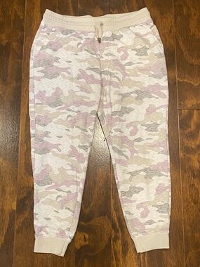 Camo Joggers in Creme 🌺
